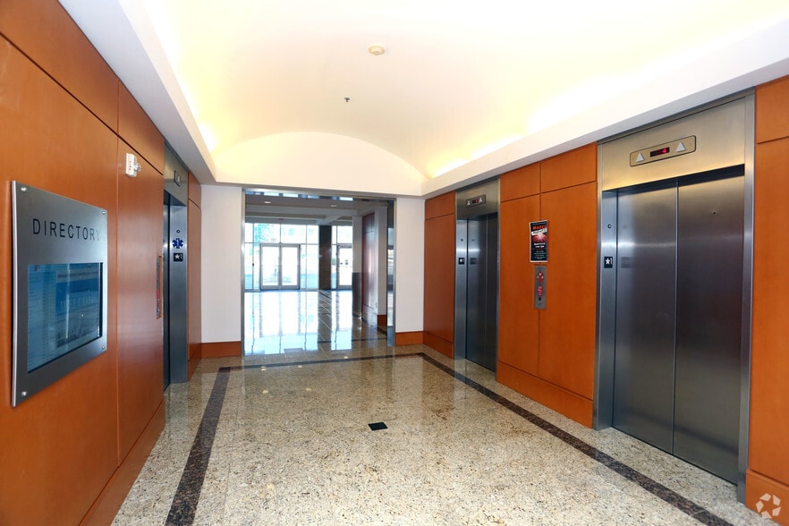 8051 Arco Corporate Dr, Raleigh, NC à louer - Photo intérieure - Image 3 de 4