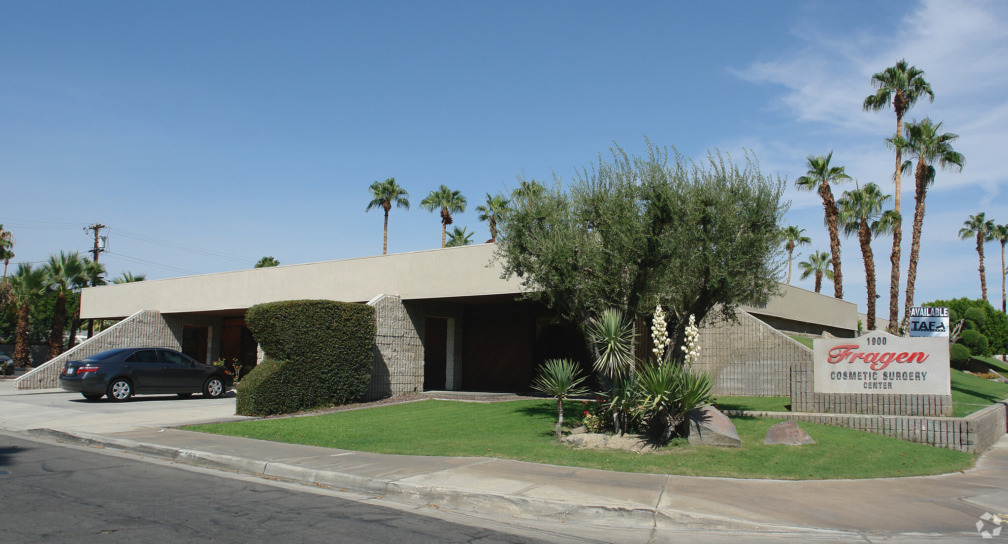 1900 E Tahquitz Canyon Way, Palm Springs, CA à louer Photo principale- Image 1 de 7