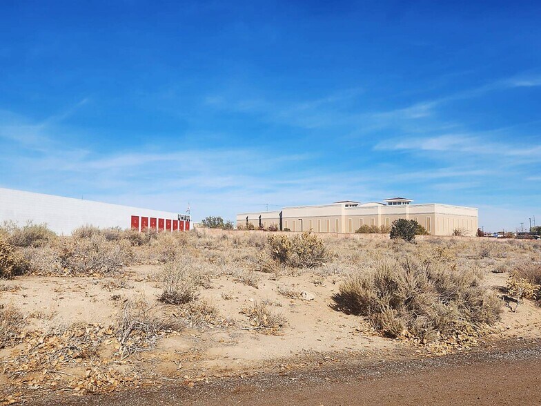 1799 11th Ave SE, Rio Rancho, NM à vendre - Photo du bâtiment - Image 3 de 4