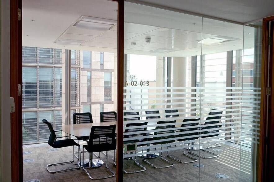 2 Staffordshire Pl, Stafford à louer - Photo du bâtiment - Image 3 de 20