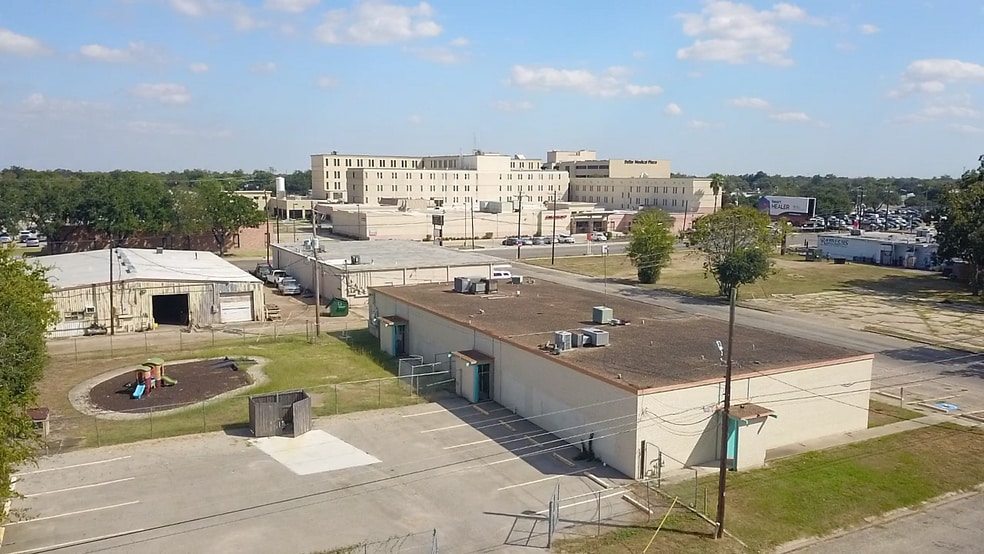 402 E Guadalupe St, Victoria, TX for sale - Building Photo - Image 3 of 29