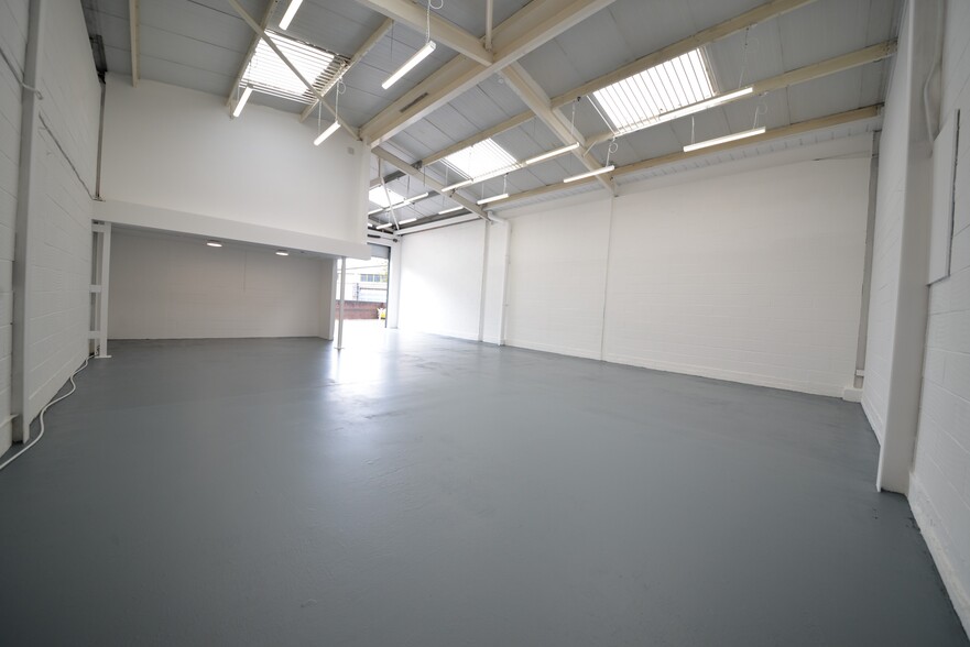 Scrubs Ln, London for lease - Interior Photo - Image 2 of 3