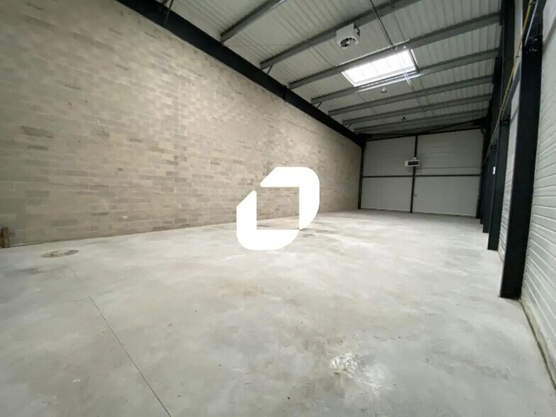 Flex in Bussy-Saint-Georges for lease - Interior Photo - Image 3 of 5