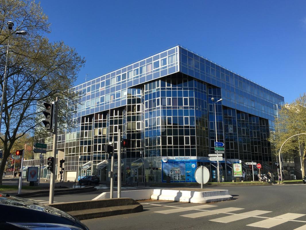 Office in Évry-Courcouronnes for sale Building Photo- Image 1 of 5