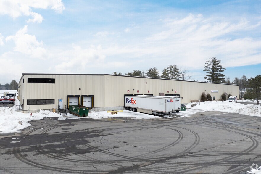 24 Native Dr, Queensbury, NY for sale - Primary Photo - Image 1 of 18