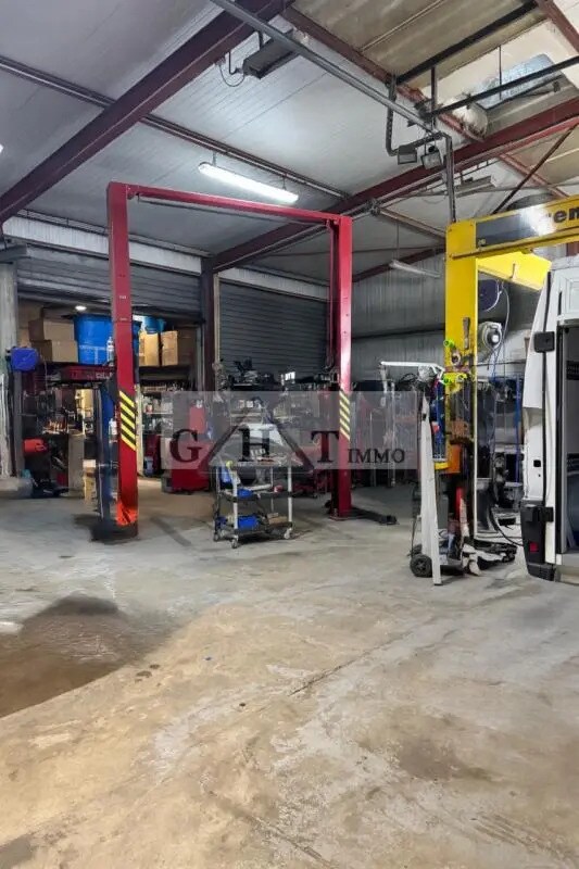 Industrial in Vitry-sur-Seine for sale Building Photo- Image 1 of 7