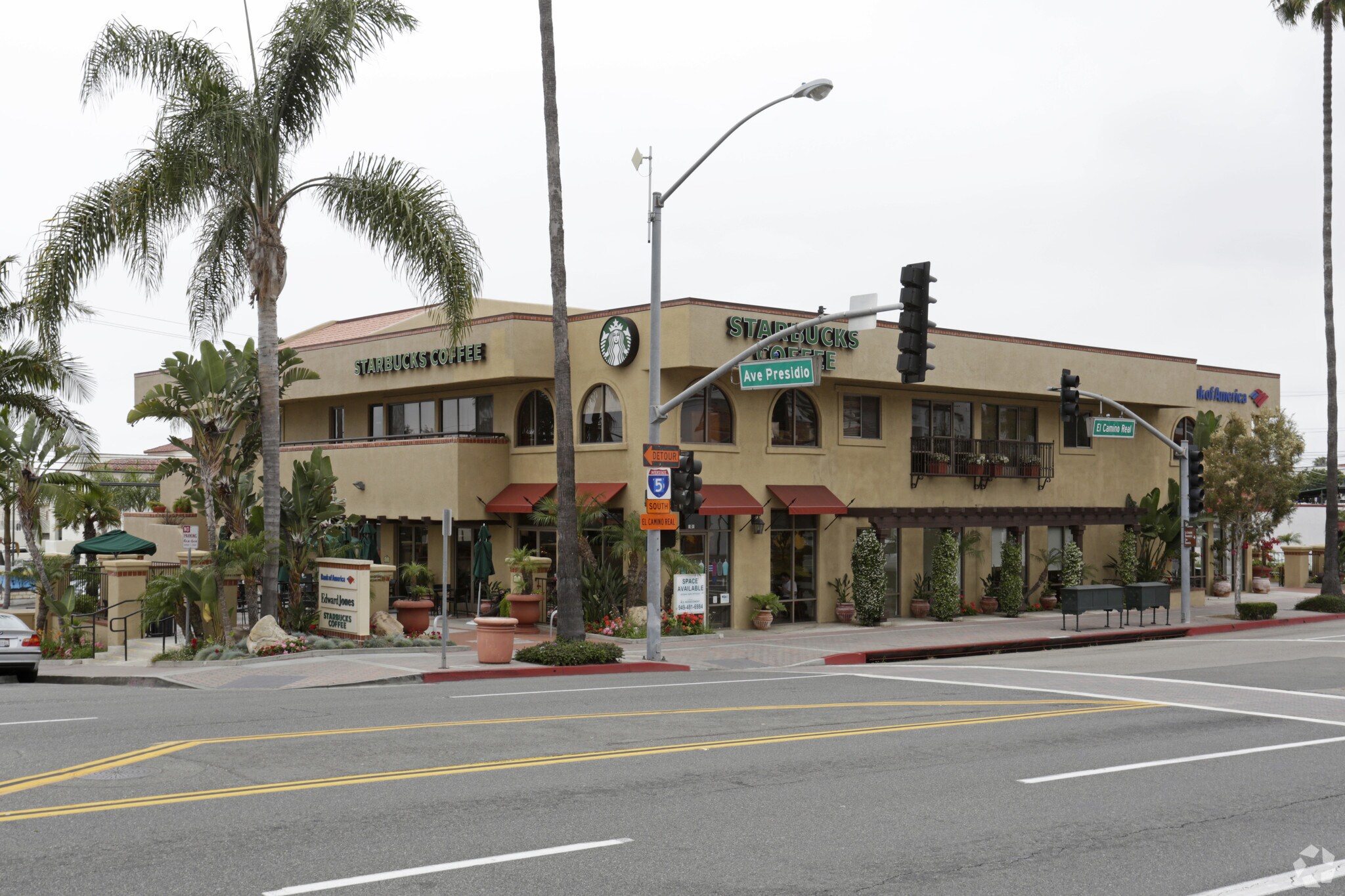 300 S El Camino Real, San Clemente, CA à louer Photo du bâtiment- Image 1 de 18