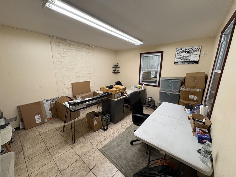 284 Junius St, Brooklyn, NY à louer - Photo du bâtiment - Image 3 de 5