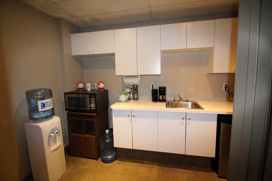 2802-2810 5 Av N, Lethbridge, AB à vendre - Autre - Image 3 de 9