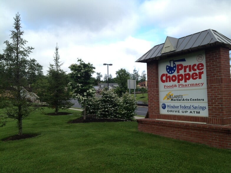 645 Poquonock Ave, Windsor, CT for lease - Building Photo - Image 1 of 12