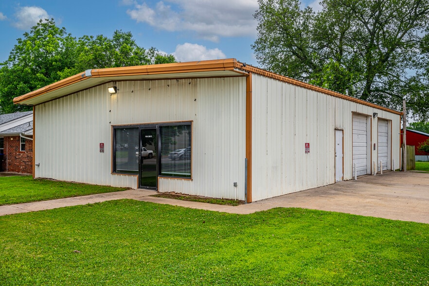 116 N 2nd St, Noble, OK for lease - Primary Photo - Image 1 of 22