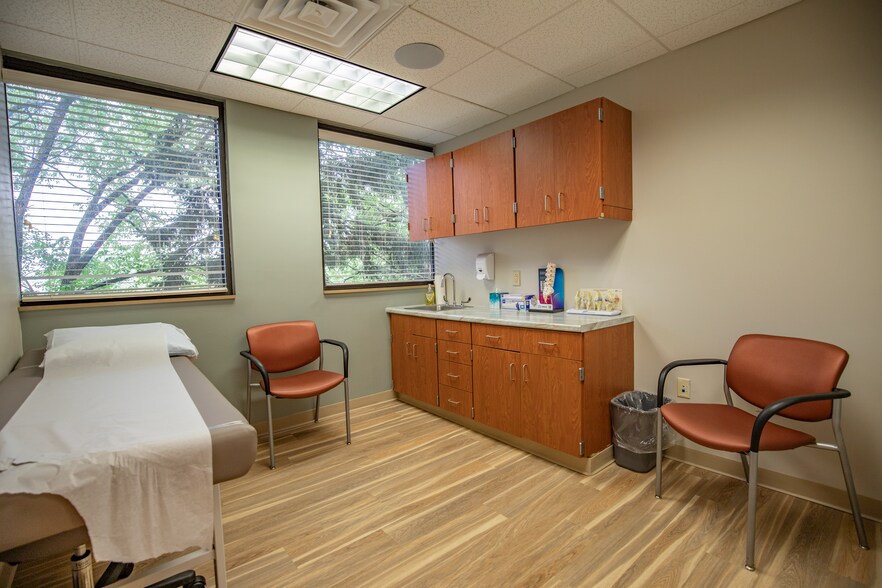 1145 Bower Hill Rd, Pittsburgh, PA for lease - Interior Photo - Image 3 of 4