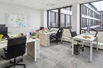 Bureau dans Saint-Cloud à vendre Photo intérieure- Image 2 de 12