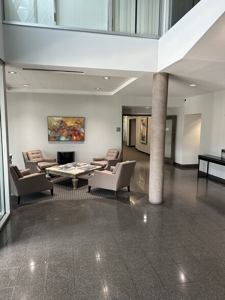 3830 Promontory Point Dr, Austin, TX for lease - Building Photo - Image 2 of 11