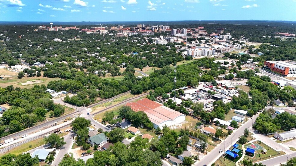 312 Camacho St, San Marcos, TX à vendre - Photo du bâtiment - Image 2 de 13