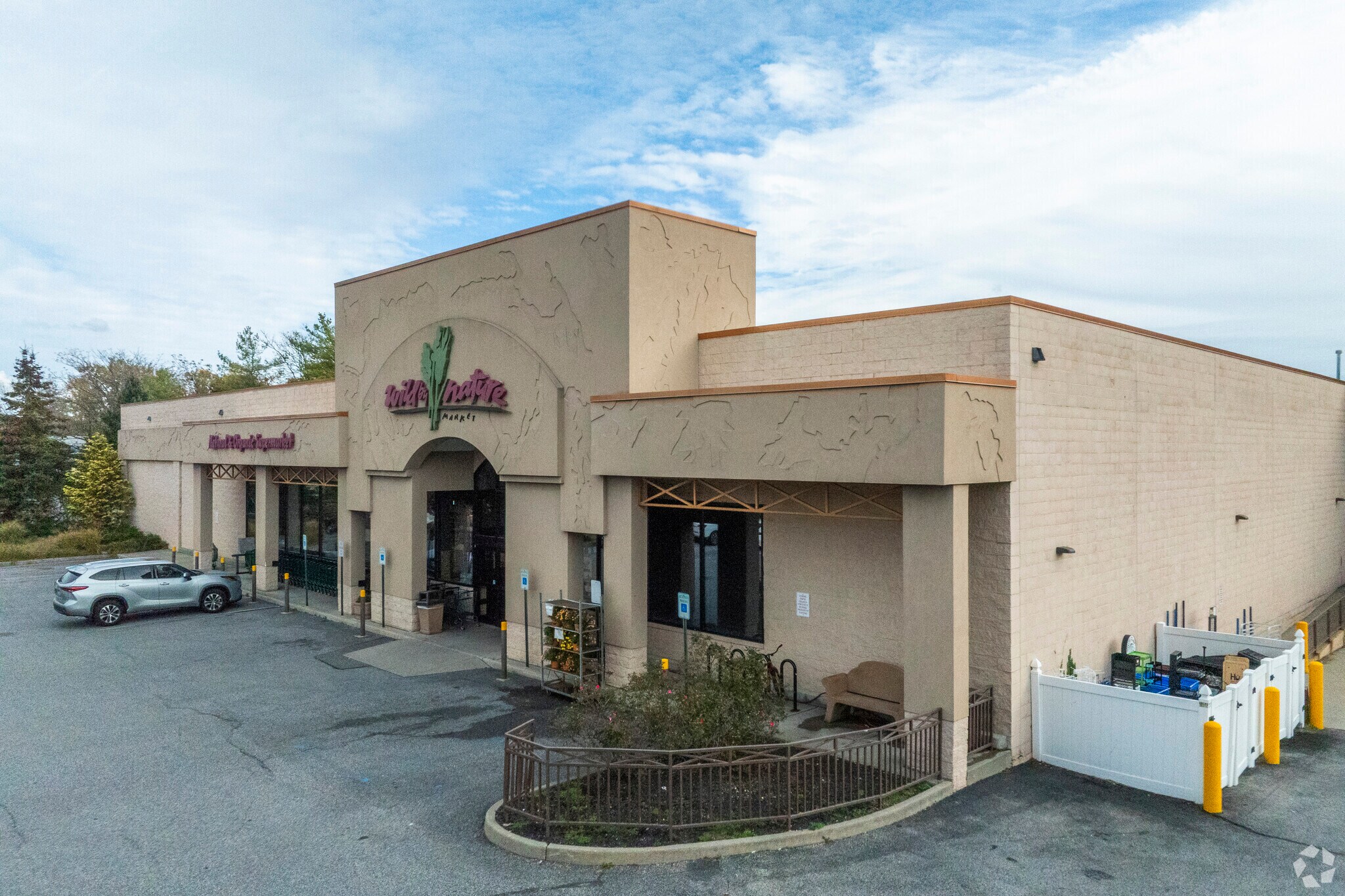 2709 W Long Beach Rd, Oceanside, NY for sale Primary Photo- Image 1 of 1