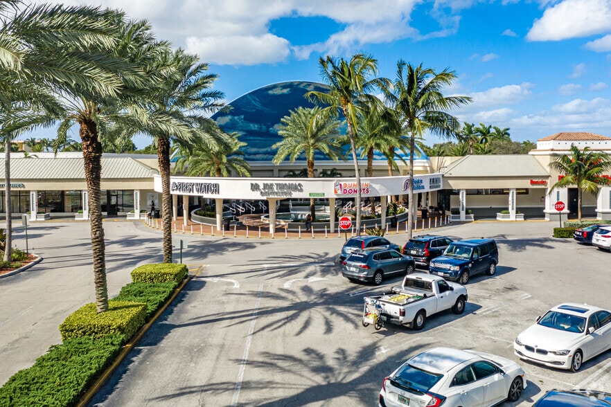 4703-4747 N Ocean Dr, Sea Ranch Lakes, FL for lease - Building Photo - Image 2 of 10