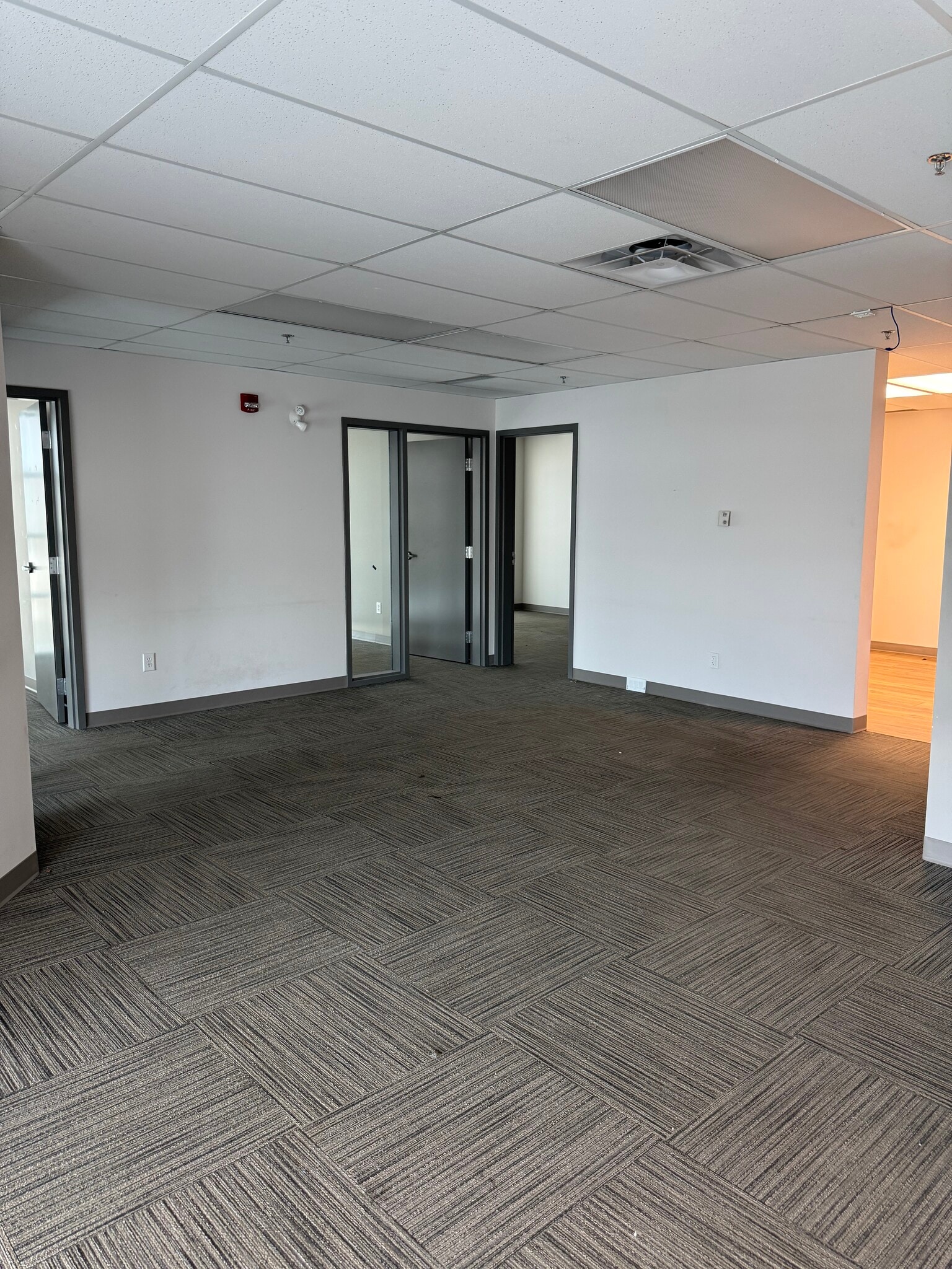 11921 152 St NW, Edmonton, AB à louer Photo intérieure- Image 1 de 8