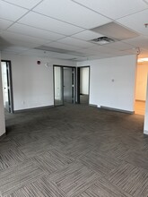 11921 152 St NW, Edmonton, AB à louer Photo intérieure- Image 1 de 8