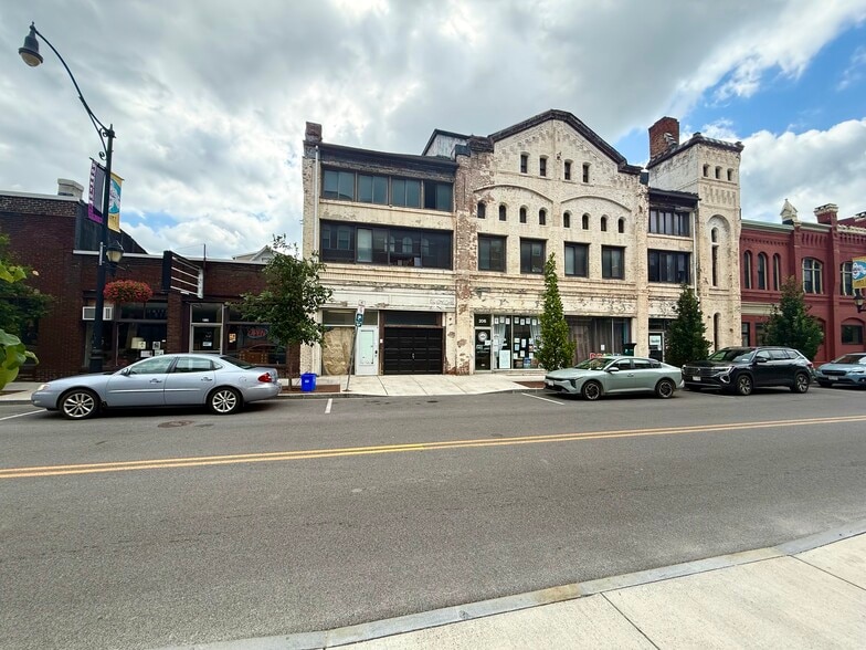 206-218 State St portfolio of 2 properties for sale on LoopNet.ca - Building Photo - Image 3 of 37