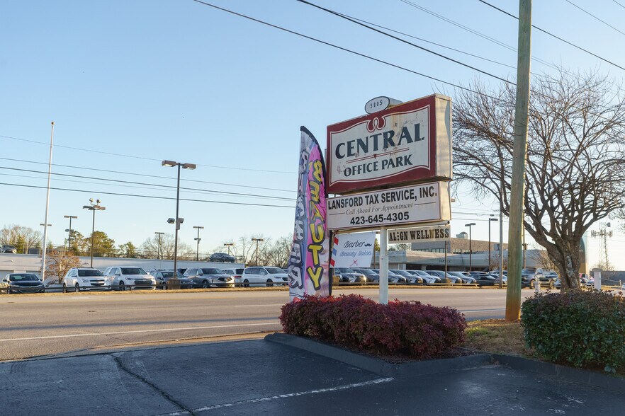 5803-5805 Lee Hwy, Chattanooga, TN à louer - Photo du bâtiment - Image 2 de 20