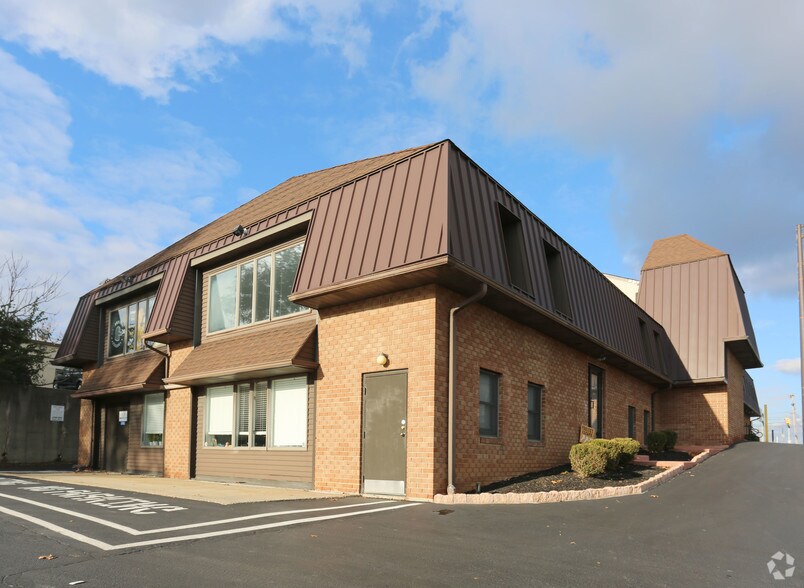 1495 Alan Wood Rd, Conshohocken, PA à louer - Photo principale - Image 1 de 7