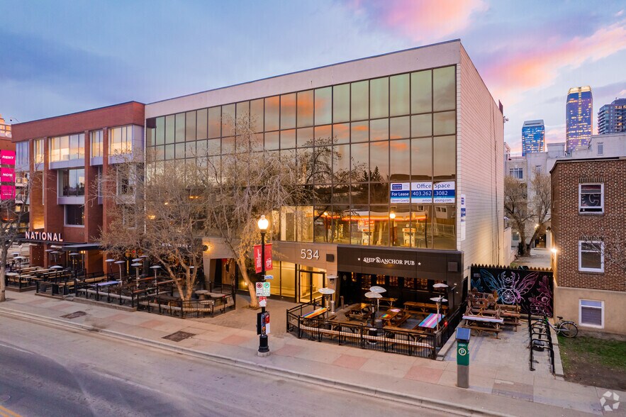 534 17th Ave SW, Calgary, AB à vendre - Photo du bâtiment - Image 1 de 1