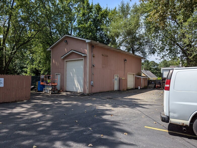 1116-1122 Diamond Lake Rd, Mundelein, IL à vendre - Photo du bâtiment - Image 3 de 8