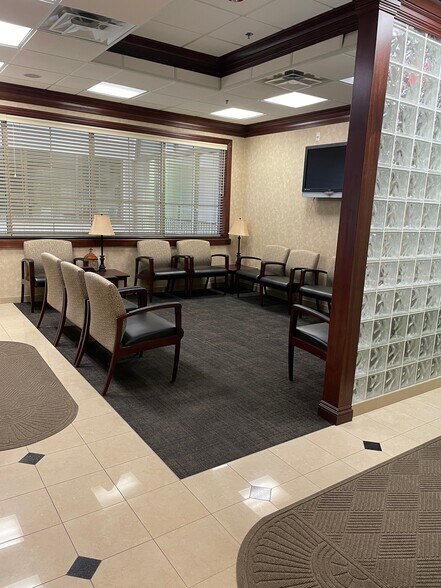 1170-1254 Walton Blvd, Rochester Hills, MI for lease - Interior Photo - Image 2 of 23