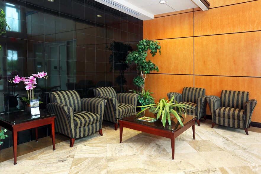 12450 Roosevelt Blvd, Saint Petersburg, FL à louer - Hall d’entrée - Image 3 de 14