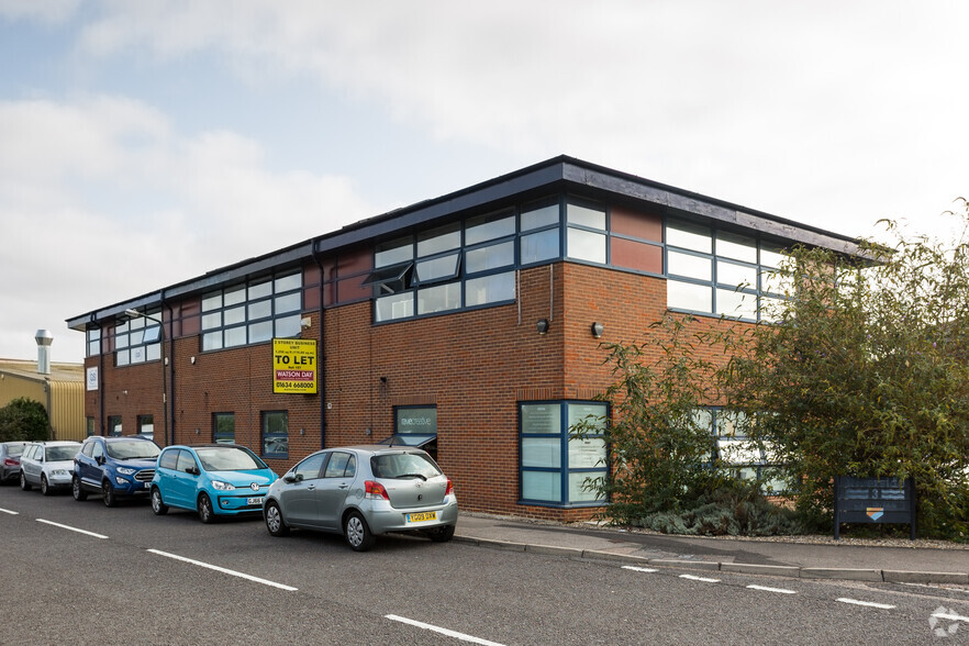 Sir Thomas Longley Rd, Rochester for lease - Primary Photo - Image 1 of 3