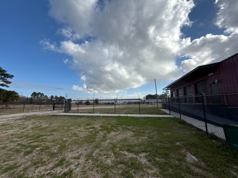4020 Jefferson Ave, Moss Point, MS à louer - Photo du bâtiment - Image 3 de 8
