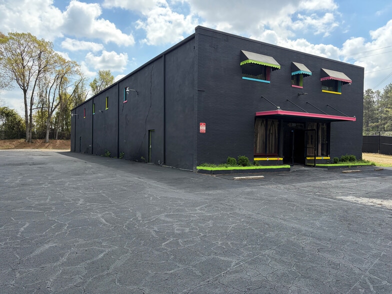 2476 Lawrence Ave, Atlanta, GA for sale - Primary Photo - Image 1 of 4