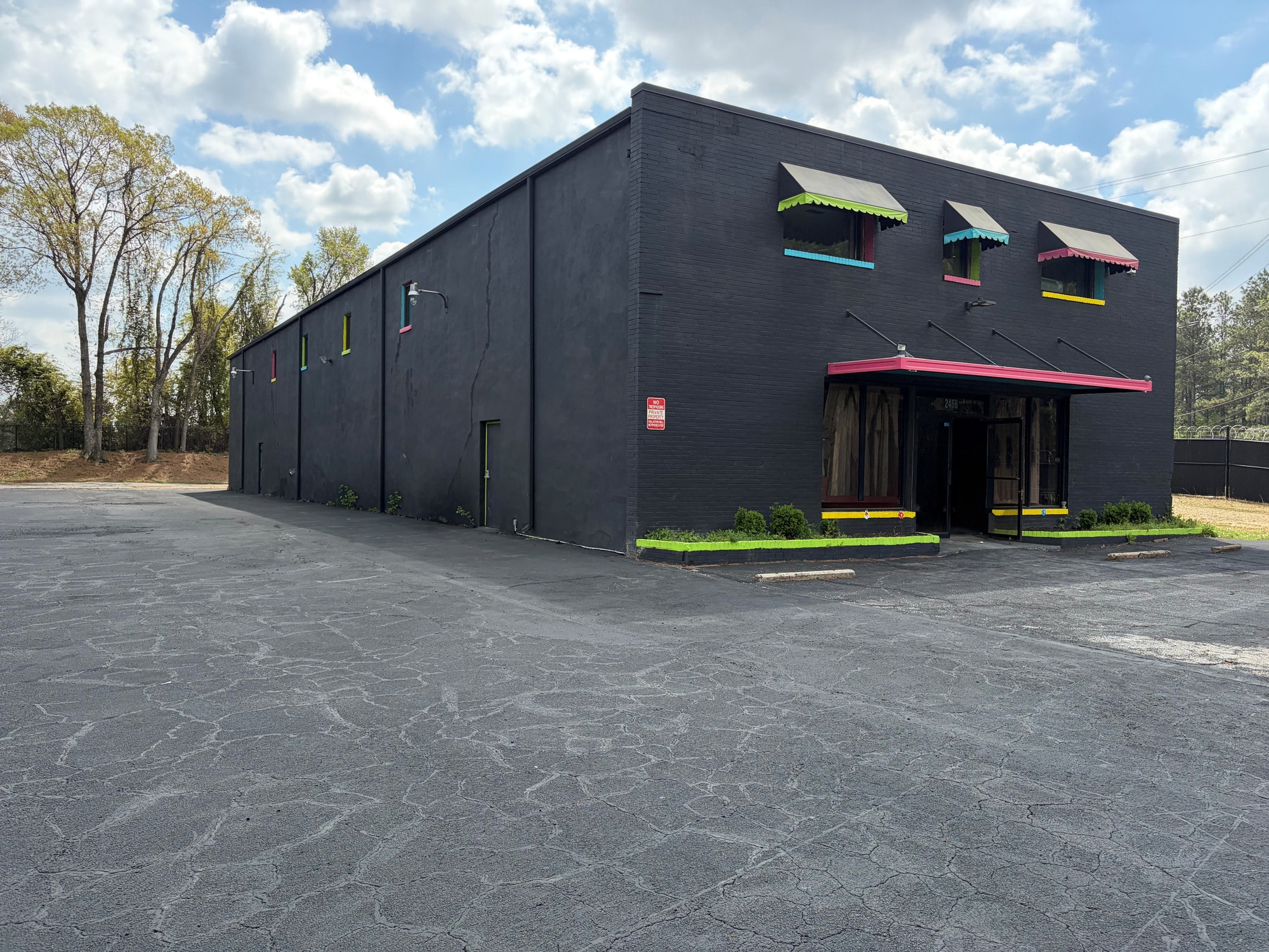 2476 Lawrence Ave A & B portefeuille de 2 propriétés à vendre sur LoopNet.ca Photo principale- Image 1 de 3