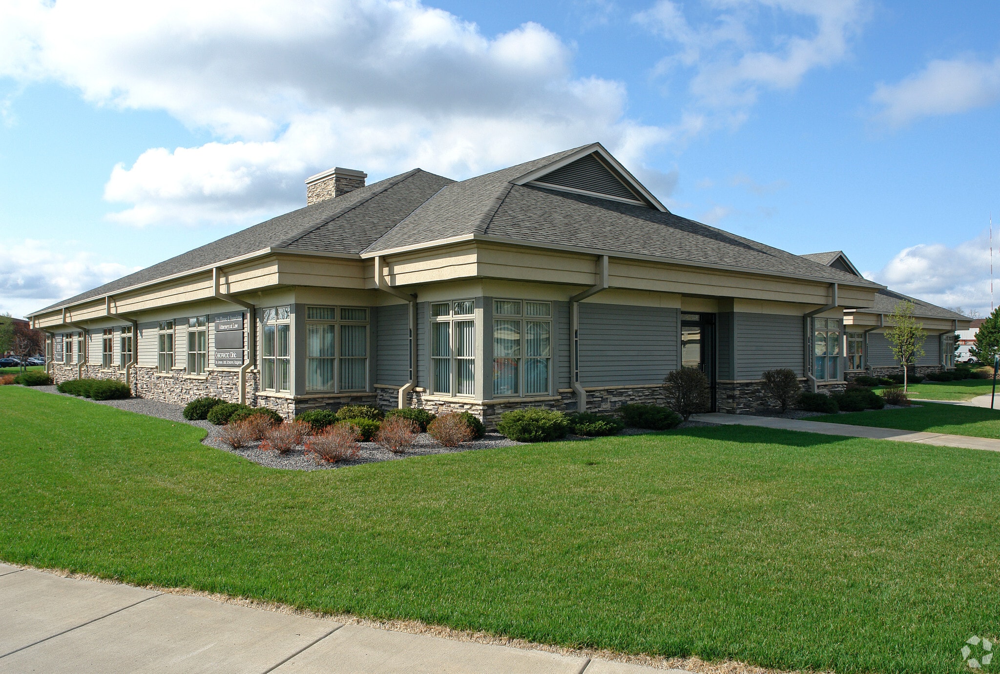200 Village Center Dr, North Oaks, MN for lease Building Photo- Image 1 of 2