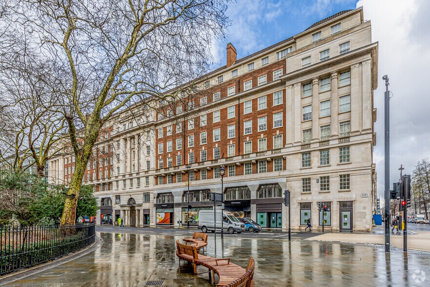 1-9 Portman Sq, Londres à louer - Photo du bâtiment - Image 2 de 4