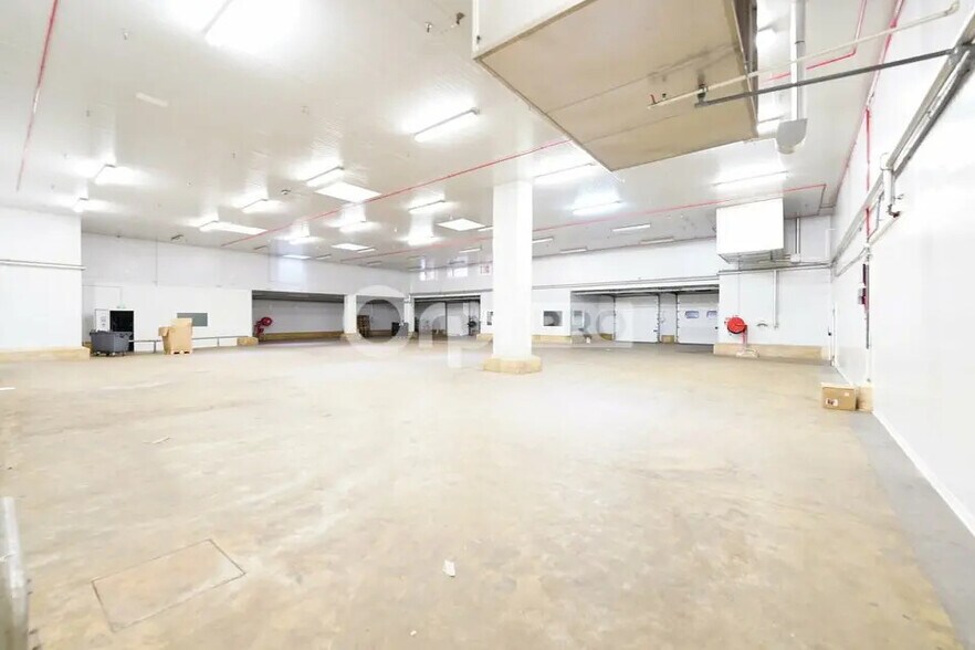 Bureau dans Mions à louer - Photo du bâtiment - Image 2 de 35