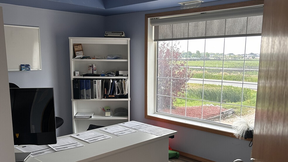 270 Agri Park Rd, Oak Bluff, MB à louer - Photo du bâtiment - Image 3 de 8