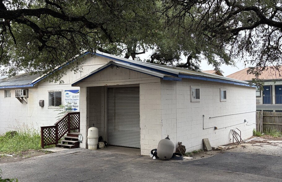 1224 S Main St, Boerne, TX à vendre - Photo du bâtiment - Image 3 de 4