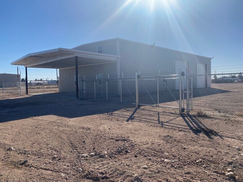 852 W 31st St, Monahans, TX à louer - Photo du bâtiment - Image 2 de 9