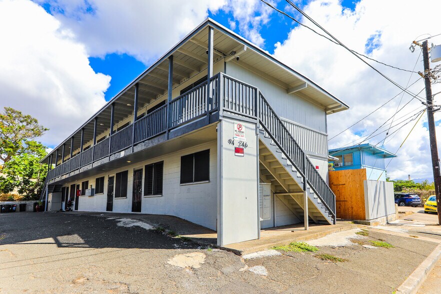 94-246 Aniani Pl, Waipahu, HI à vendre - Photo du bâtiment - Image 3 de 36