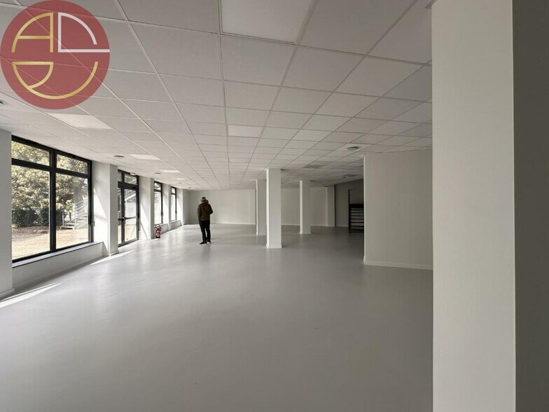 Retail in Labège for lease - Interior Photo - Image 2 of 10