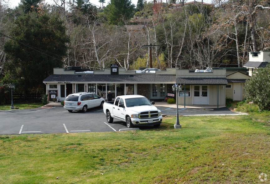 2809 S Mission Rd, Fallbrook, CA à louer - Photo du bâtiment - Image 3 de 9