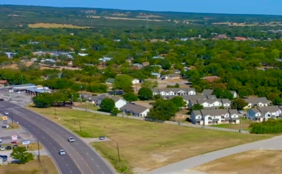 1104 E Polk St, Burnet, TX à vendre - Photo du bâtiment - Image 3 de 3
