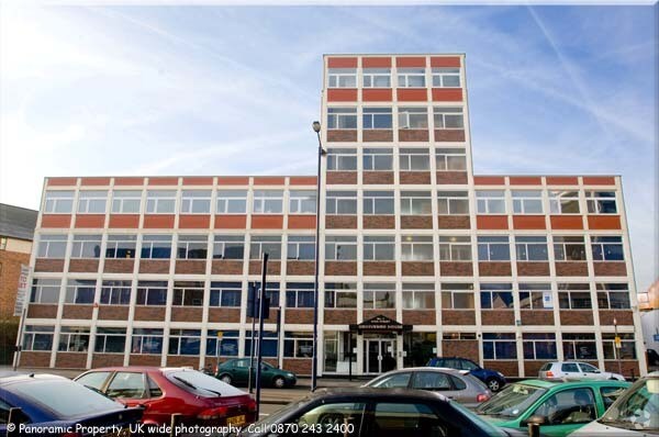 1 High St, Edgware à louer - Photo du bâtiment - Image 3 de 3
