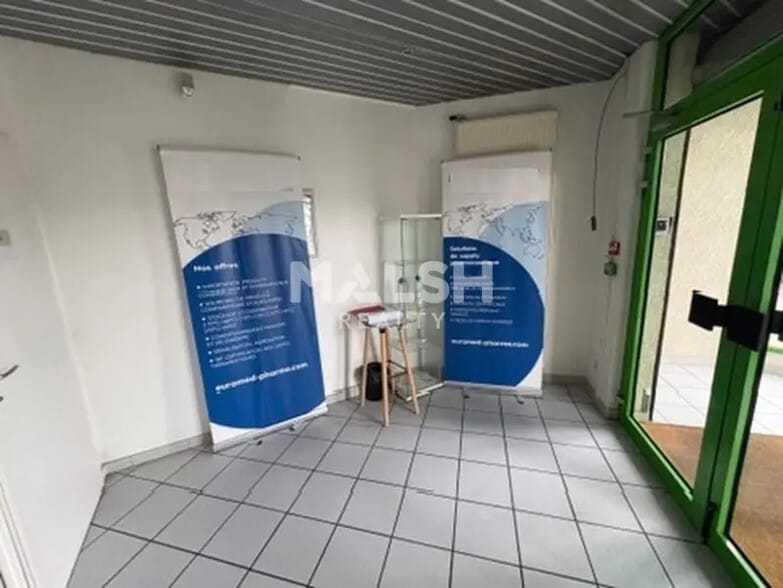 Flex in Grézieu-la-Varenne for lease - Interior Photo - Image 2 of 14