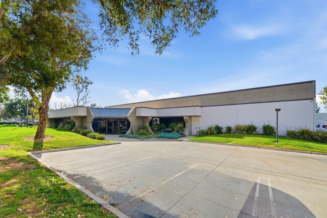 Plus de détails pour 8 Holland, Irvine, CA - Industriel à louer