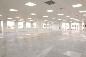 Calle Rozabella, 6, Las Rozas de Madrid, Madrid for lease Interior Photo- Image 1 of 3