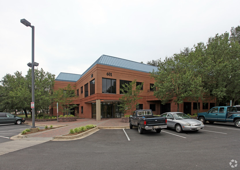 601 Post Office Rd, Waldorf, MD à vendre - Photo principale - Image 1 de 1