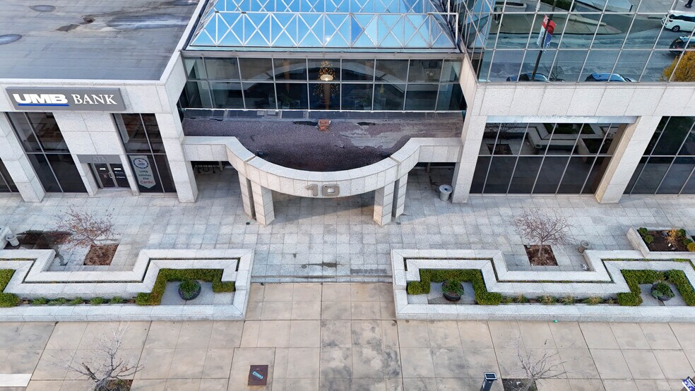 10 S Broadway, Saint Louis, MO à louer - Photo du bâtiment - Image 3 de 4